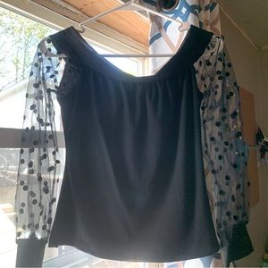 Mesh long sleeve off the should shirt.